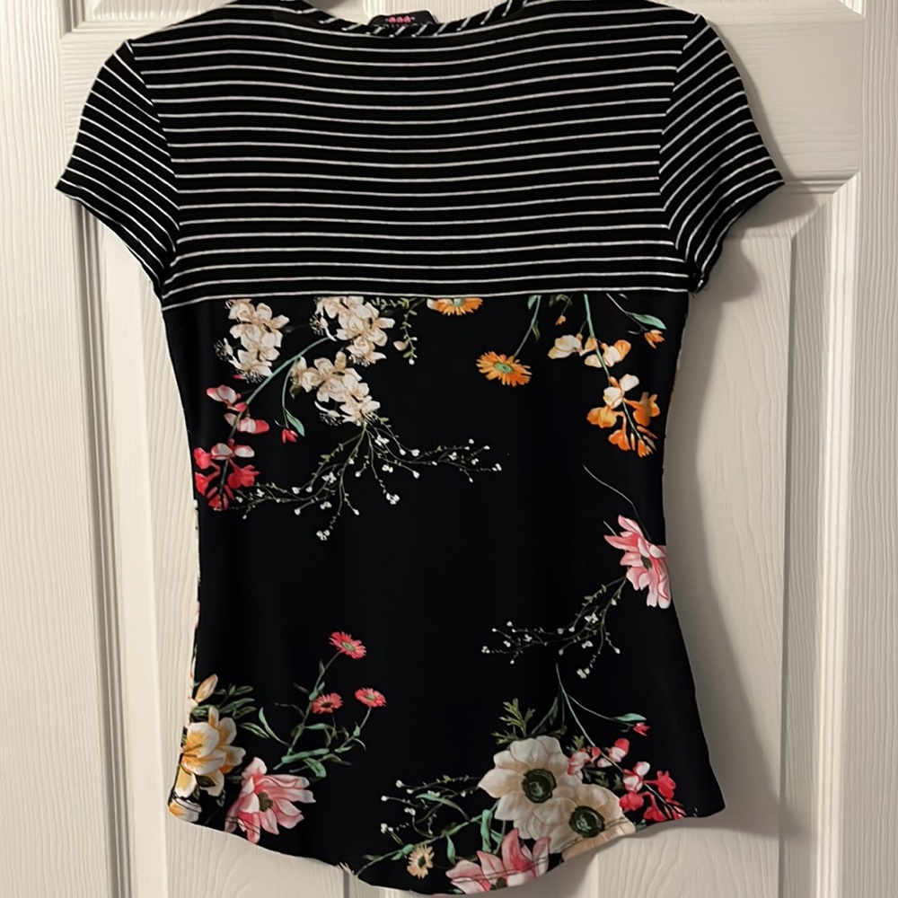 Discreet Vintage T-shirt - Picture 5 of 5